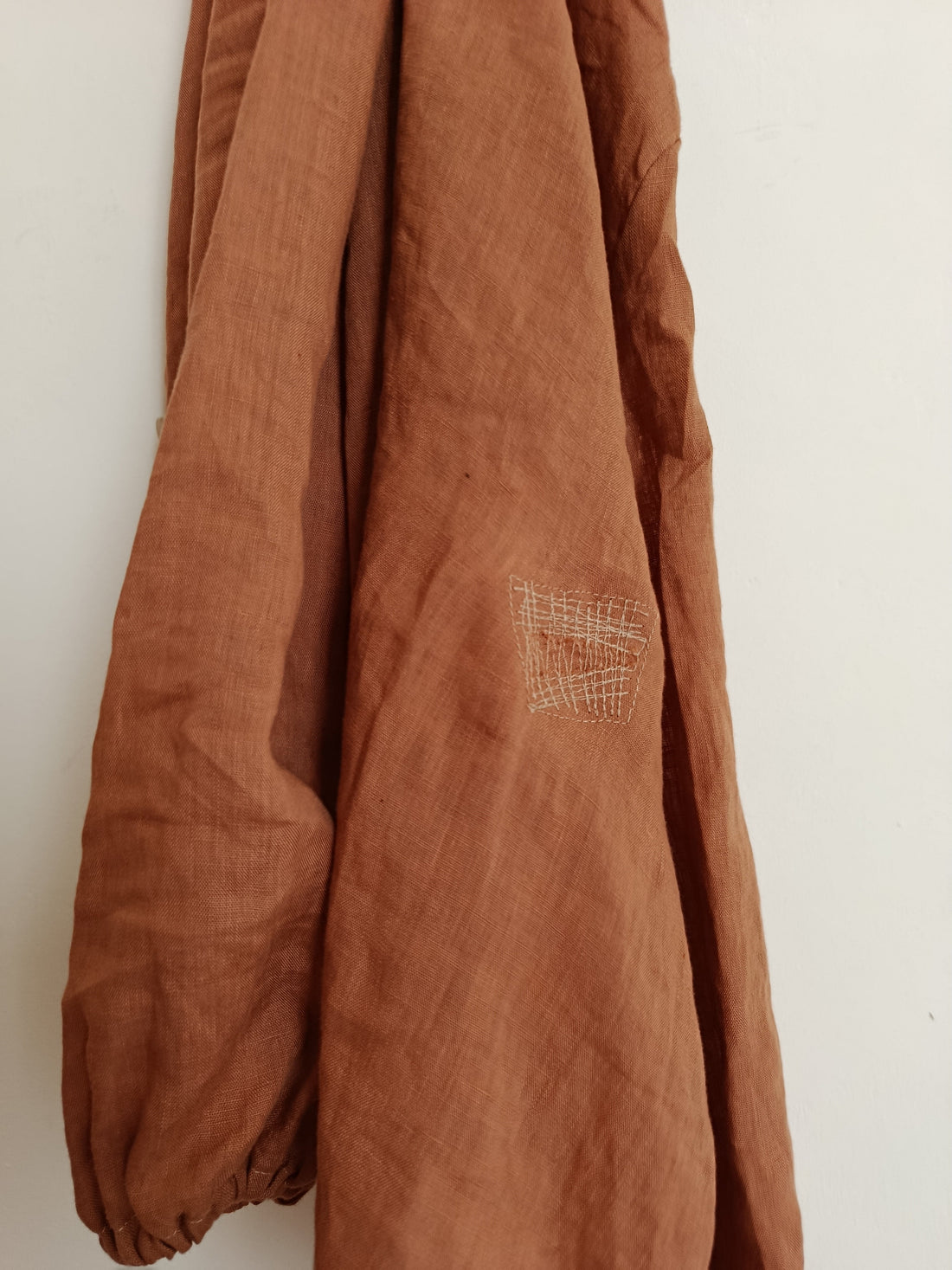 Come riparare un buco, visible mending