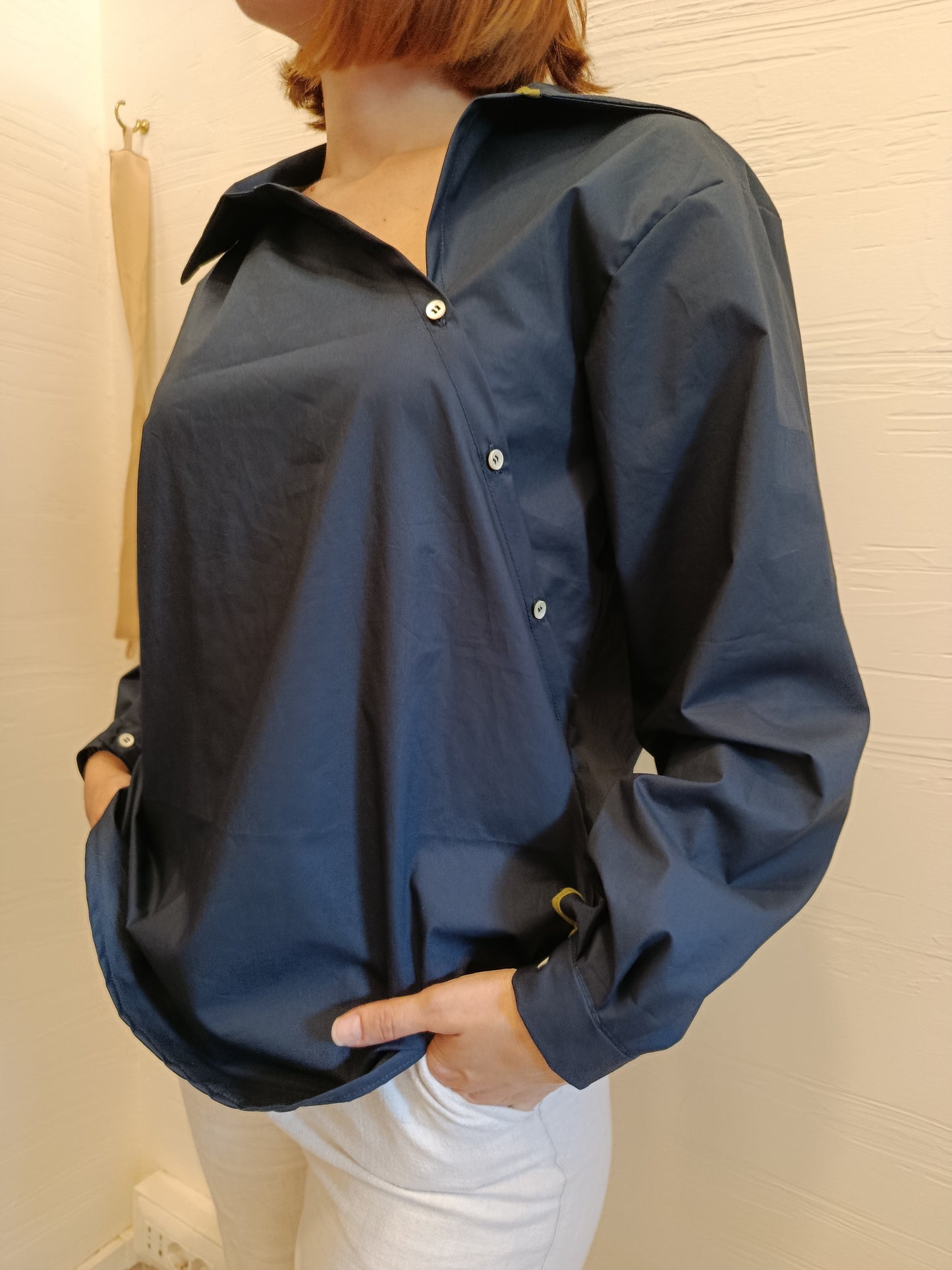 Camicia in lino con bottoni laterali- asimmetrica