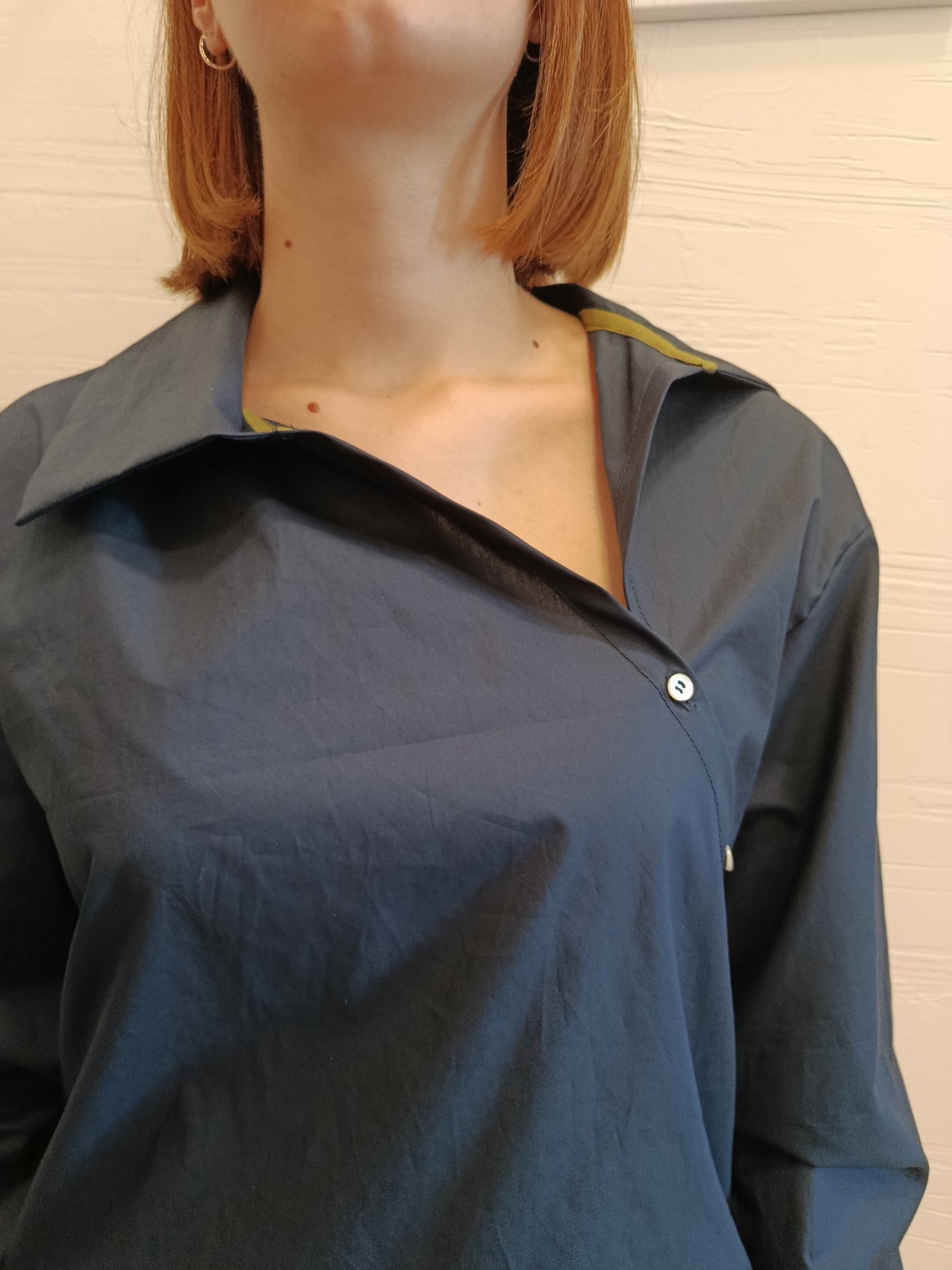 Camicia in lino con bottoni laterali- asimmetrica