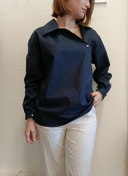 Camicia in lino con bottoni laterali- asimmetrica
