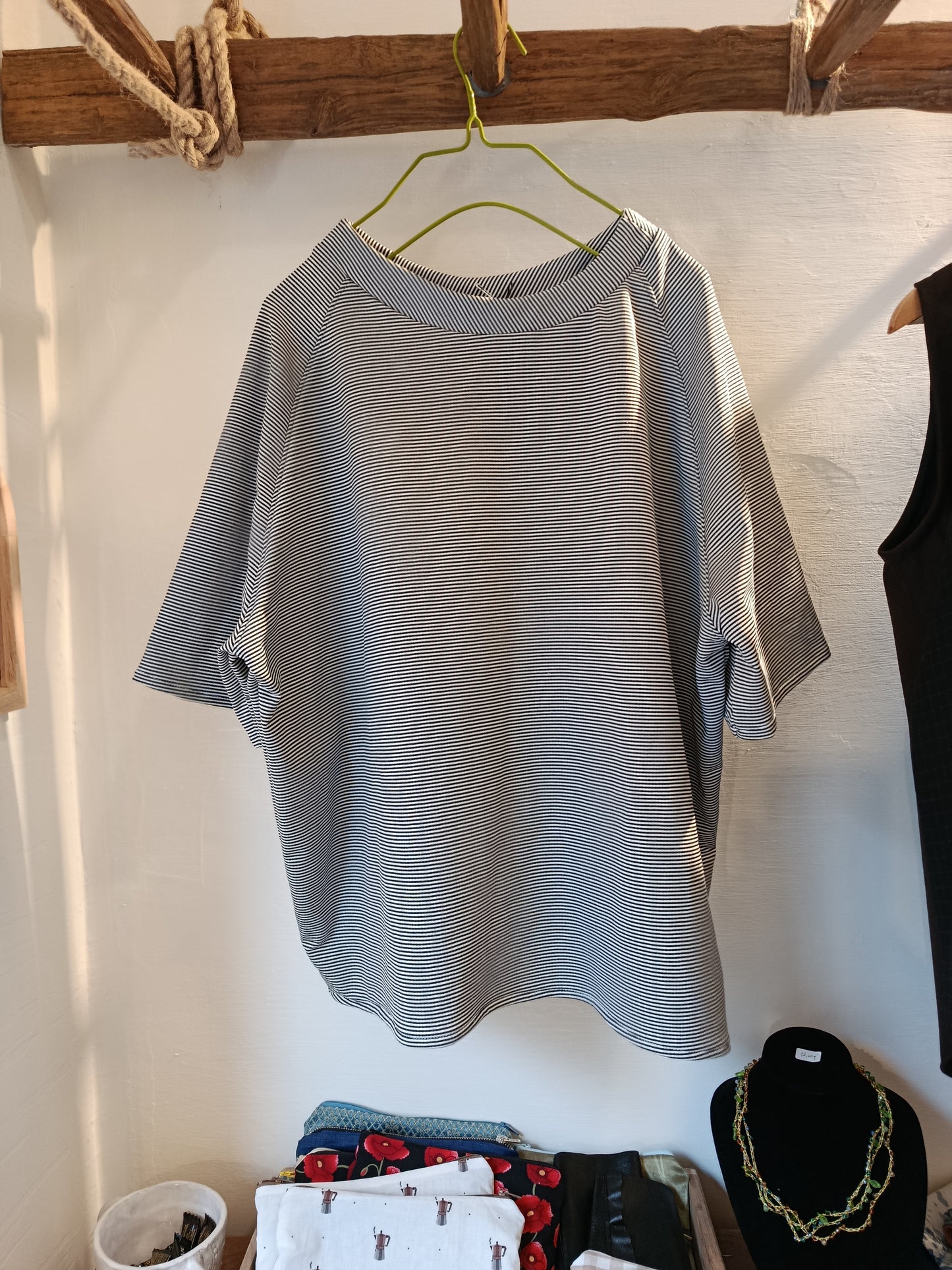 T-shirt in cotone a righe bianco nere