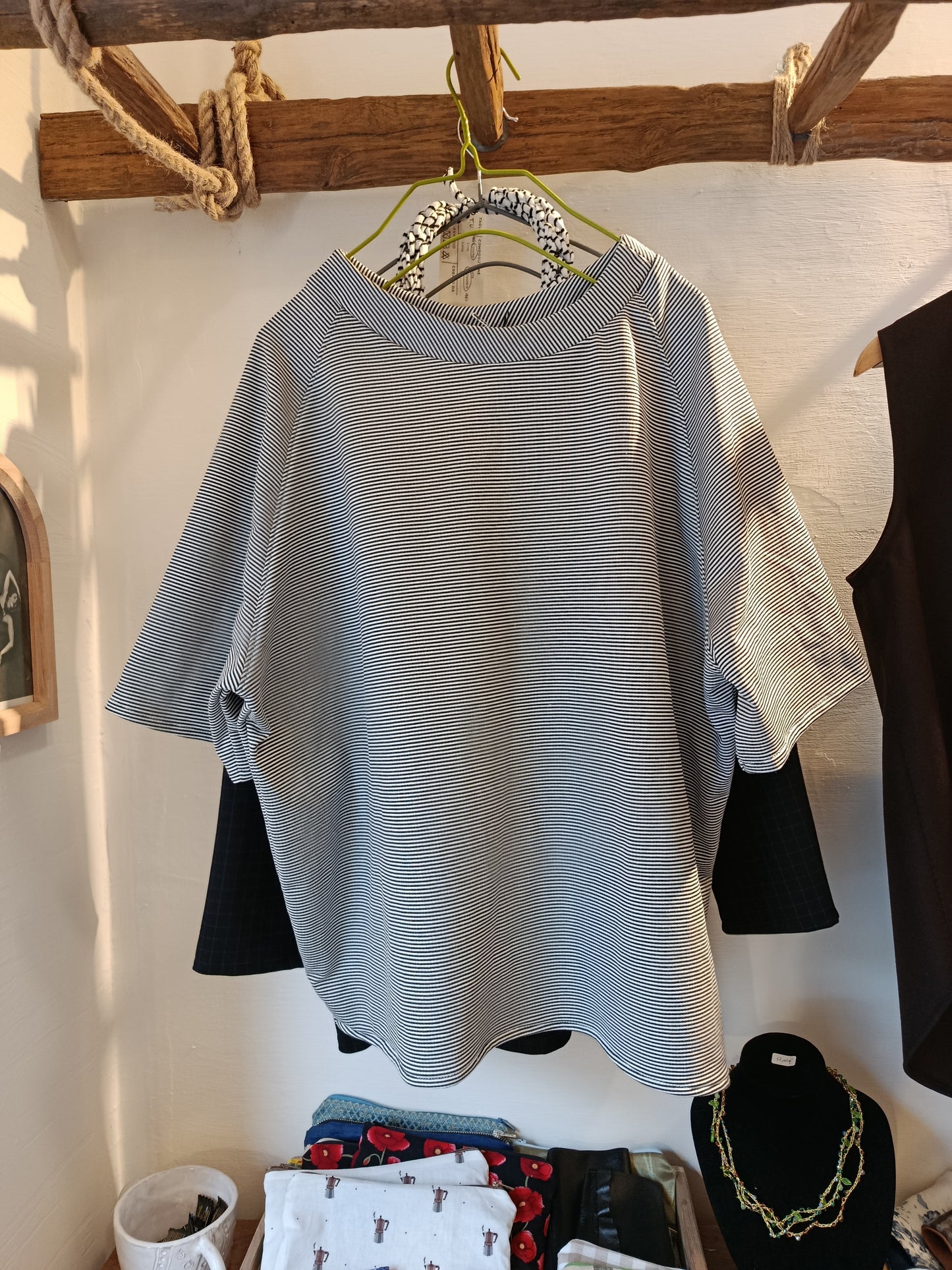 T-shirt in cotone a righe bianco nere