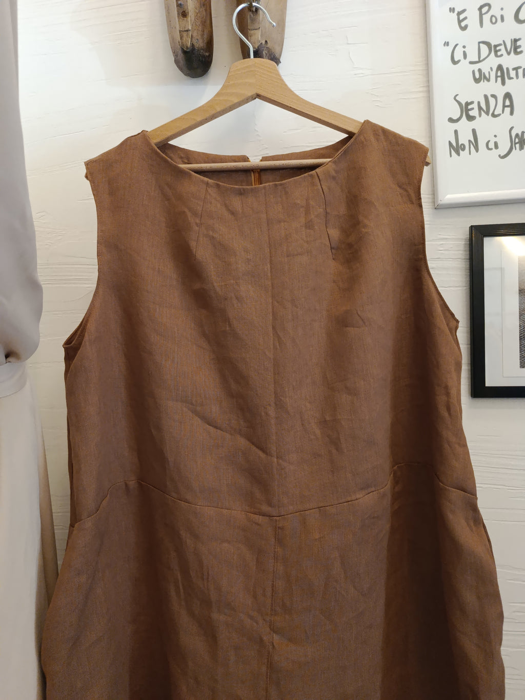 Wide, sleeveless linen jumpsuit - Essenza