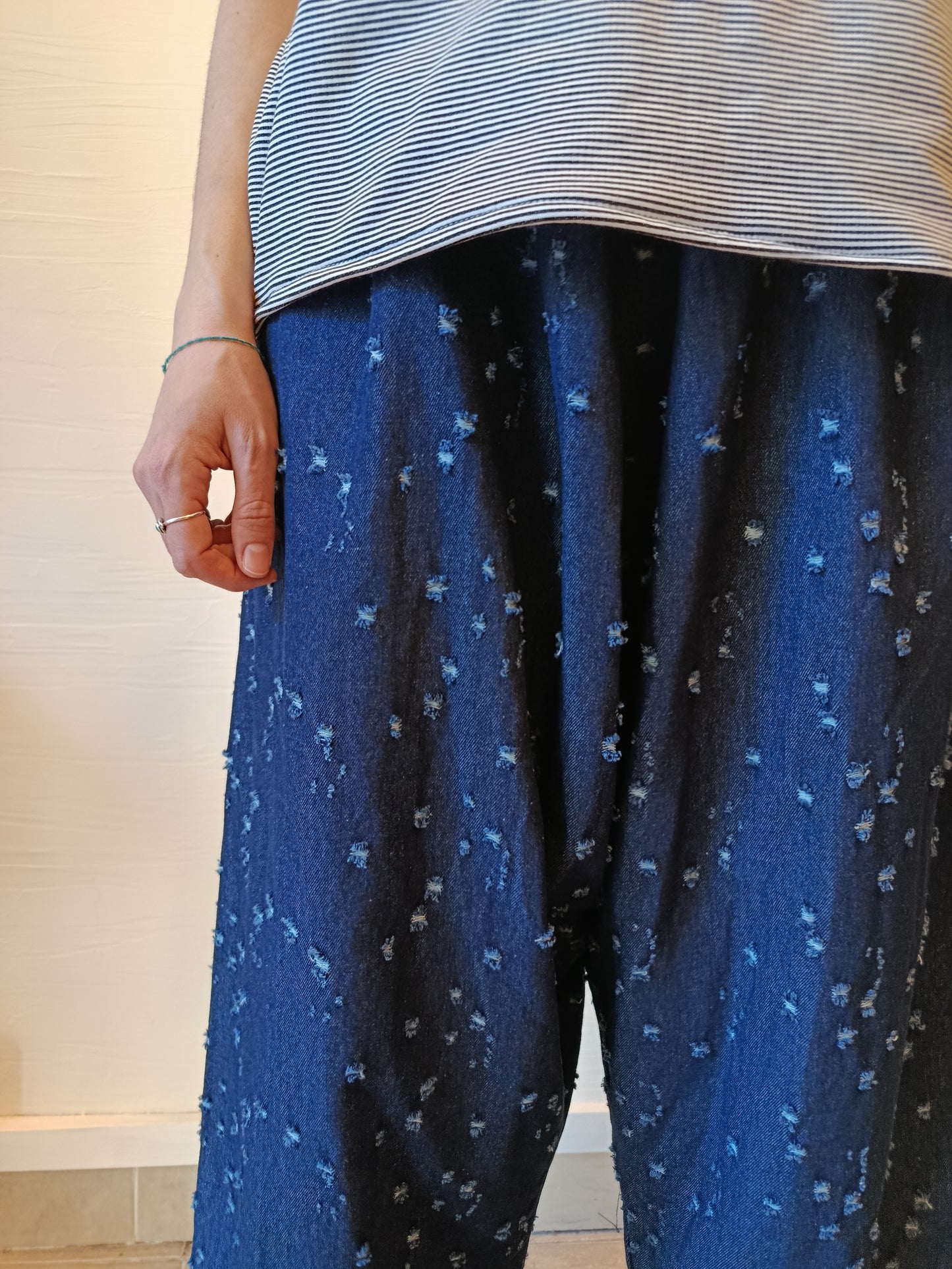 Pantalone slow in jeans operato