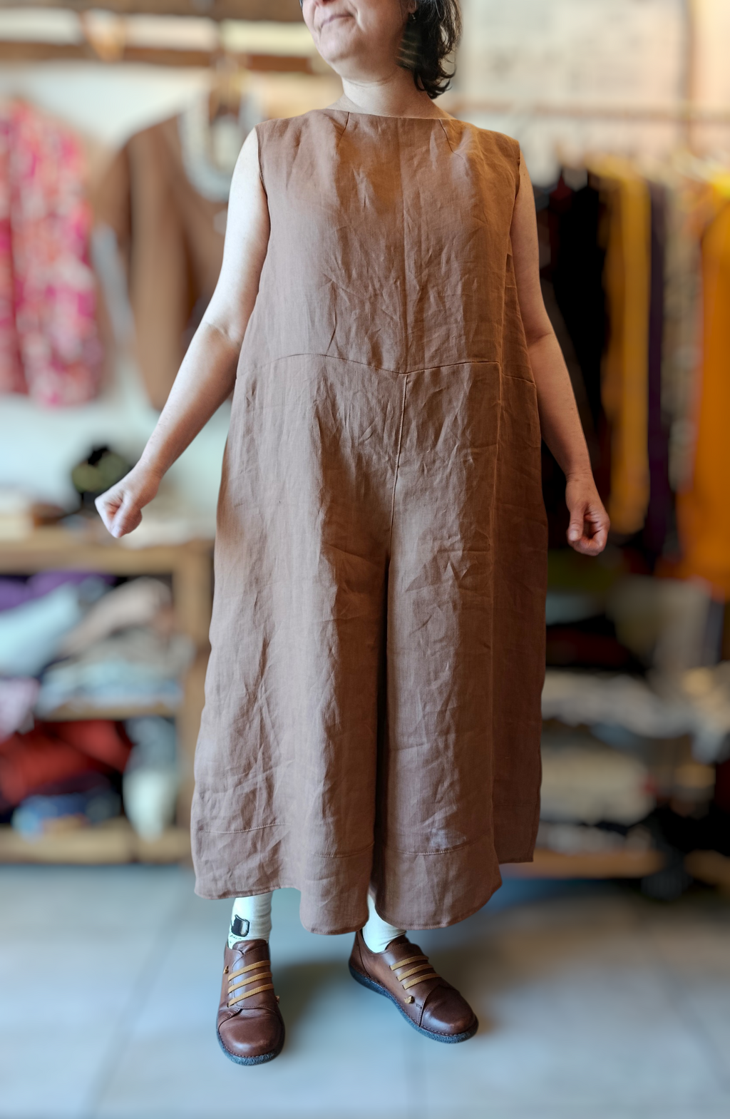 Wide, sleeveless linen jumpsuit - Essenza