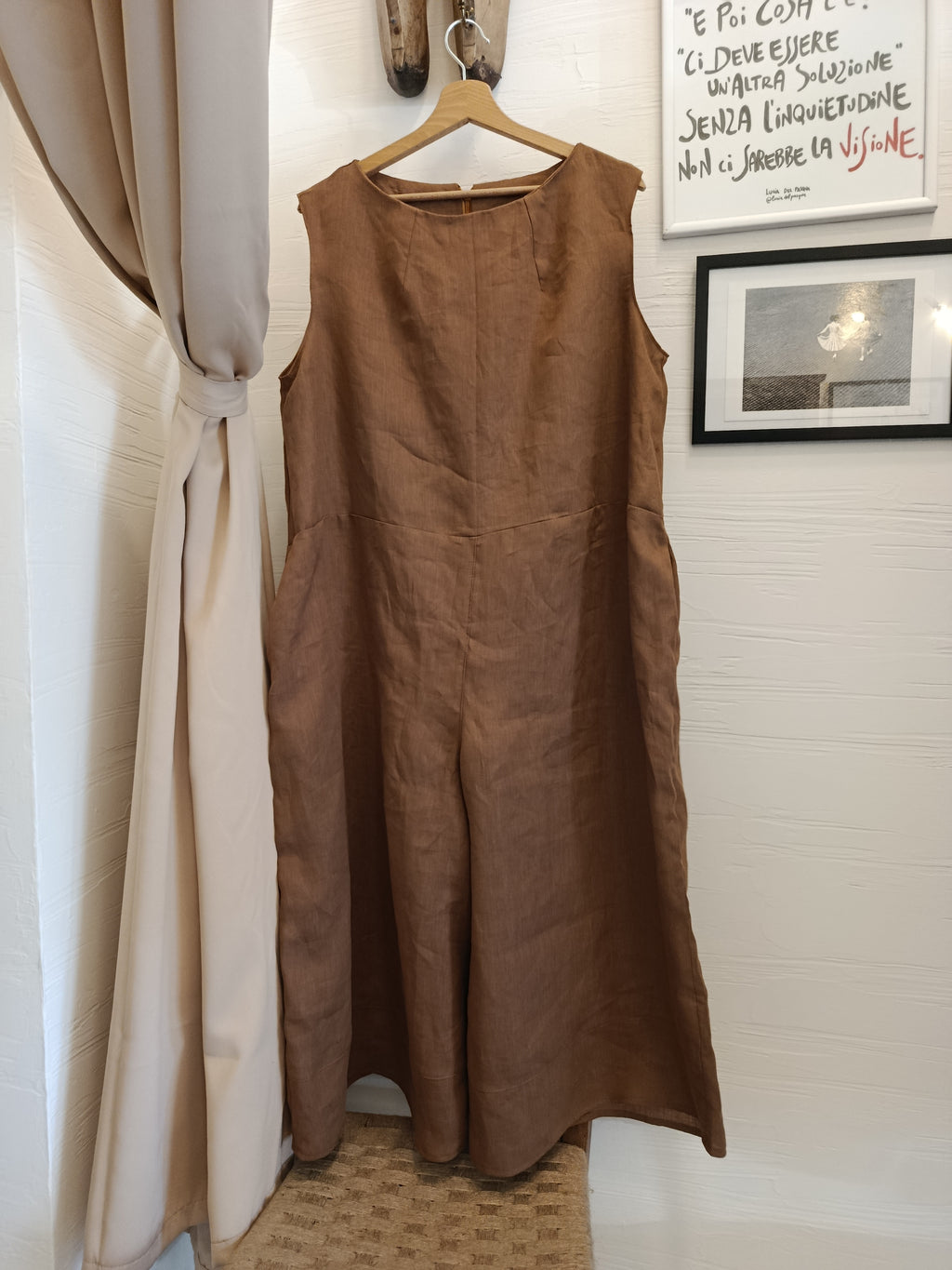 Wide, sleeveless linen jumpsuit - Essenza